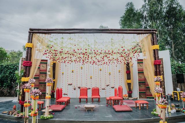 Wedding Decor That Speaks Volumes!