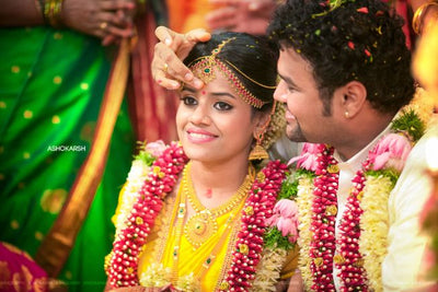 A Wedding Story Of A Musically Oriented Couple - Sathyaprakash And Bhargavi