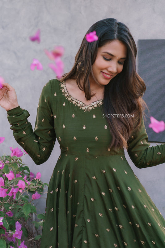 Celebrate in style with our green Chinon Anarkali set, an essential for women’s ethnic wardrobe.