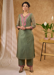 Elegant Fern Green Chanderi Kurta with Pants &amp; Intricate Appliqué Work (Dupatta Optional)