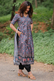 Scallop V Neck Ajarakh Kurta Set