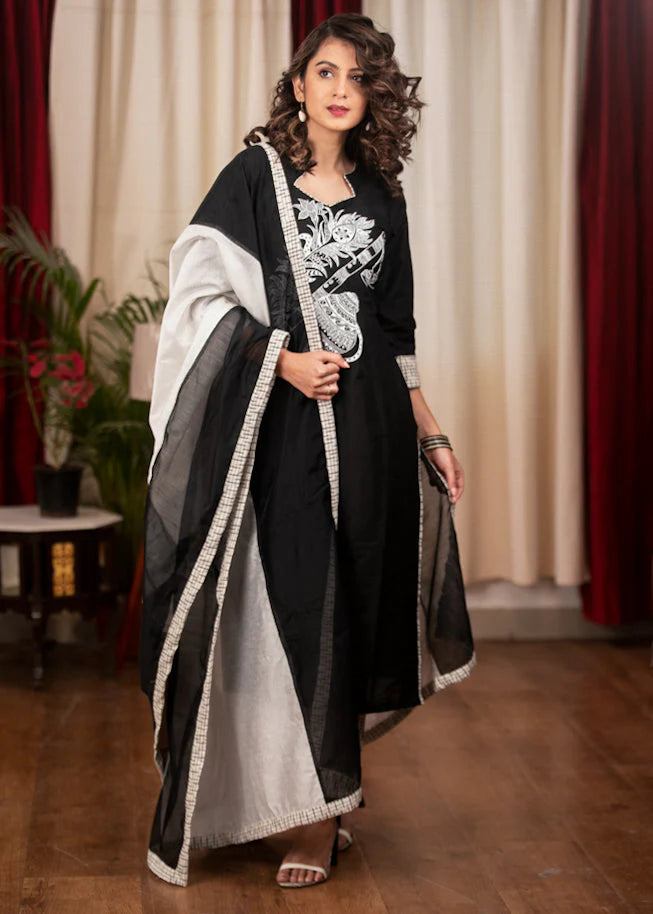 Black & White Handloom Cotton Kurta Set with Artistic Musical Hand Painting – 3 Piece