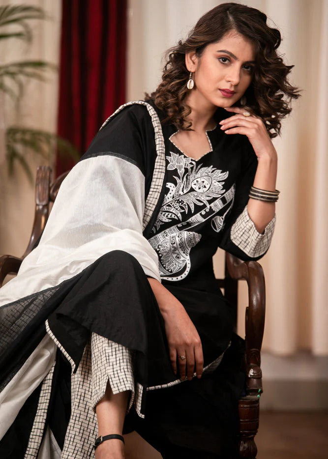 Black & White Handloom Cotton Kurta Set with Artistic Musical Hand Painting – 3 Piece