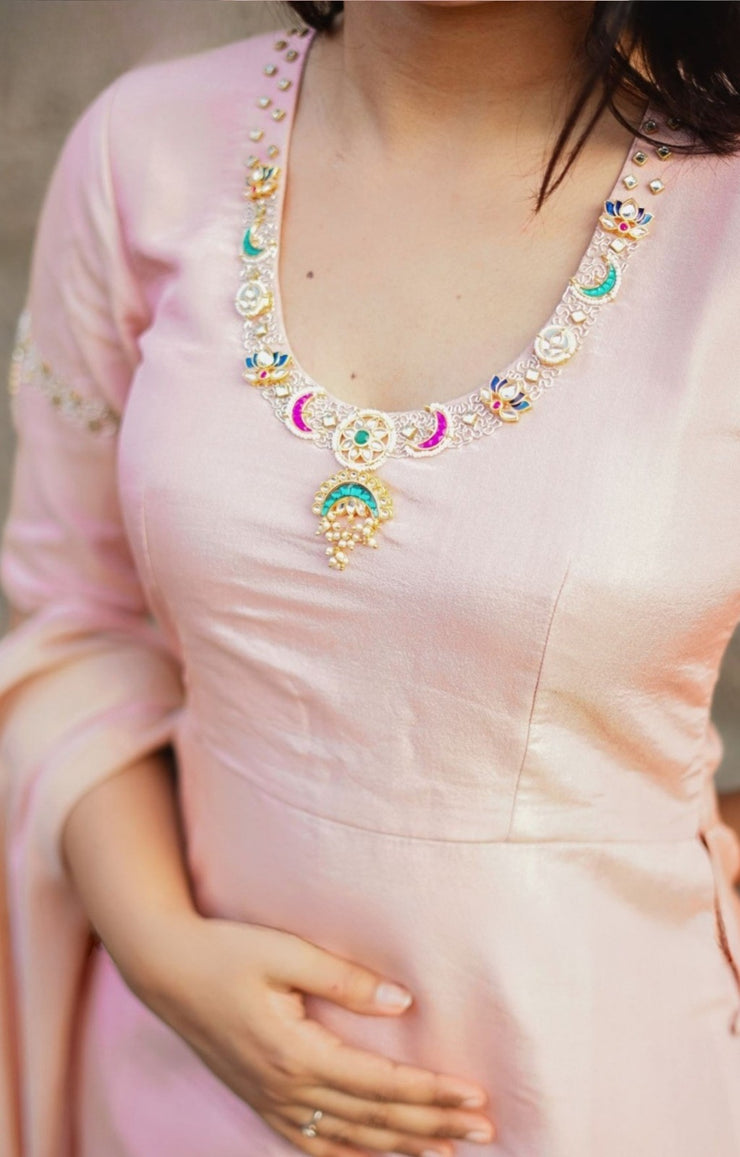 Noor Jadau Kurta Set In Peach