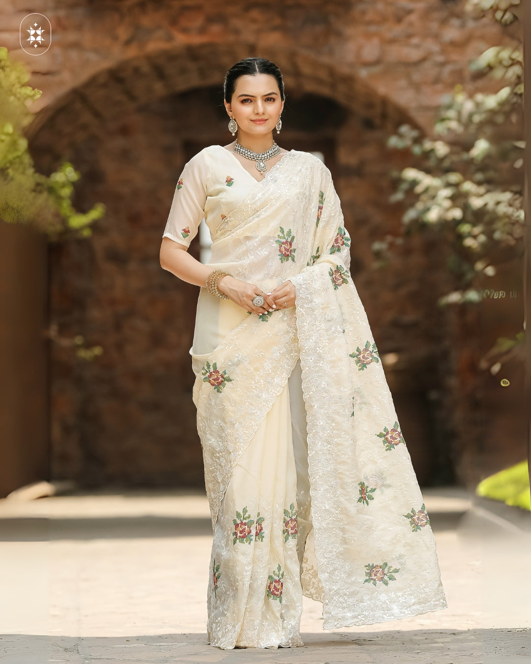 Women's Cream Chiffon Saree