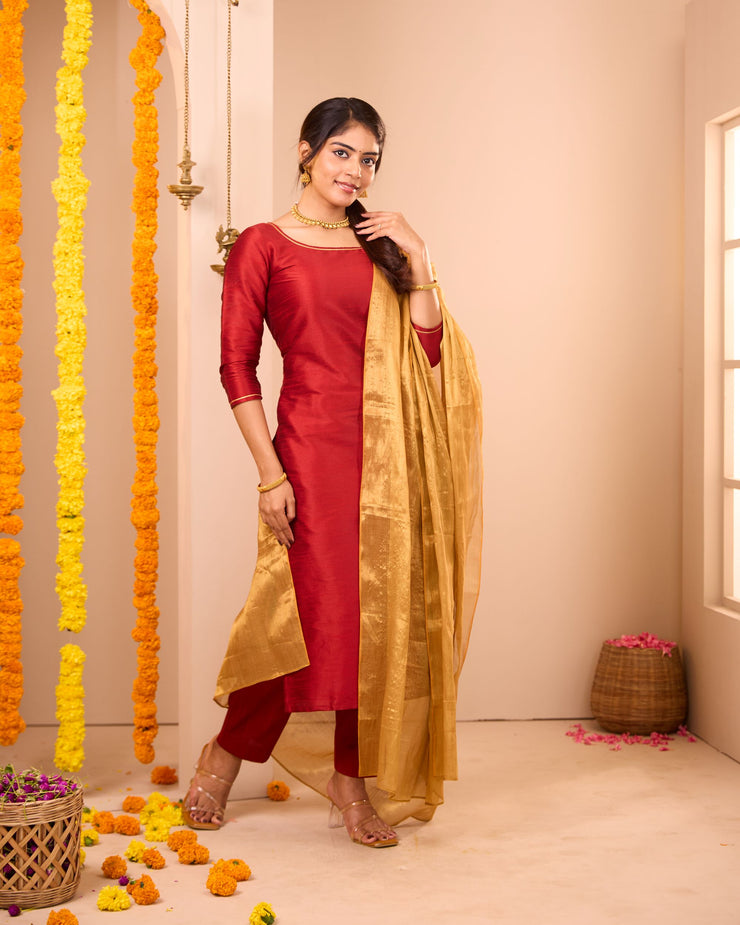 Oviya Silk Suit Set With Tissue Handloom Dupatta