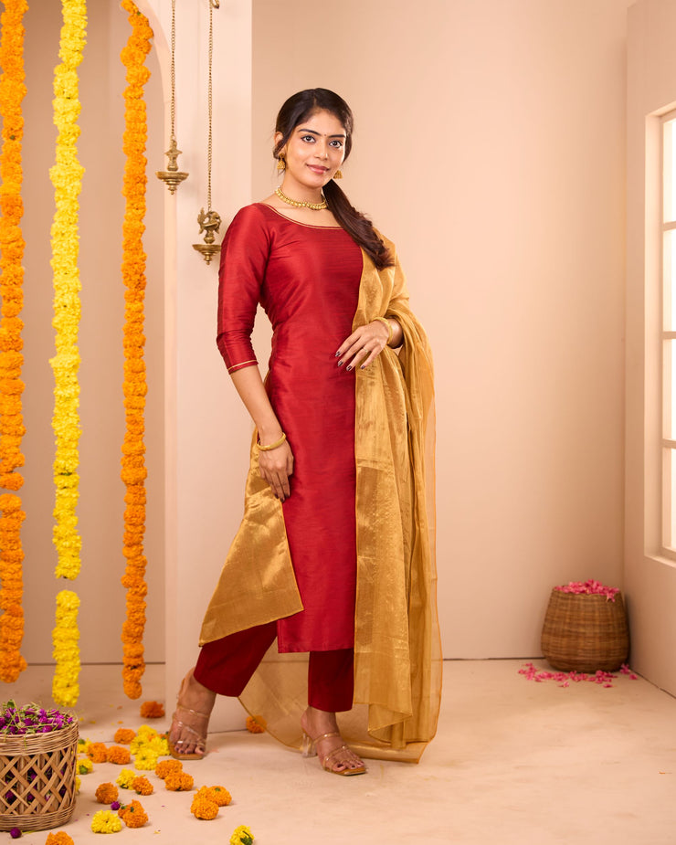 Oviya Silk Suit Set With Tissue Handloom Dupatta