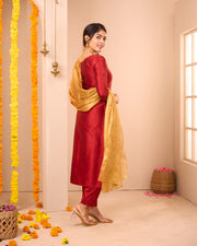 Oviya Silk Suit Set With Tissue Handloom Dupatta