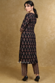 Chic and timeless traditional wear for women, our black cotton kurta set showcases exquisite Ajrakh craftsmanship.