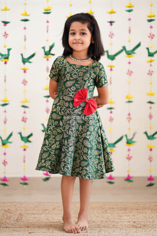 Buy Little Bansi Sleeveless Floral Banarsi Frock Style Kurti With Sharara  Pants  Dupatta Green for Girls 56Years Online in India Shop at  FirstCrycom  9415423