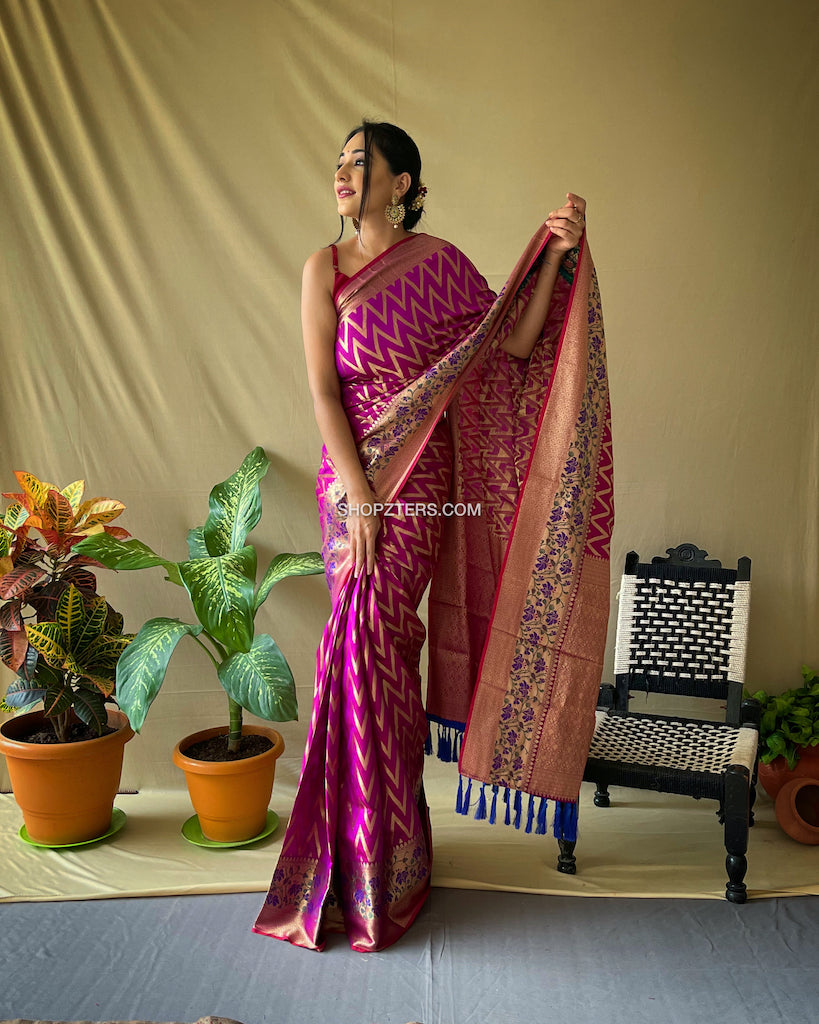 Banarasi ZigZag Saree With Gold Zari Border