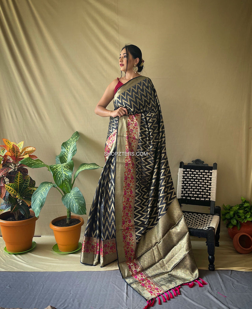 Banarasi ZigZag Saree With Gold Zari Border