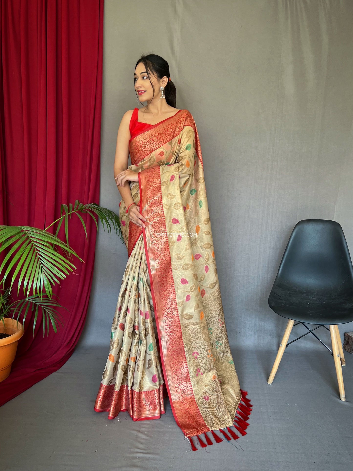 Kanjeevaram Silk Saree With Jaal Weaves